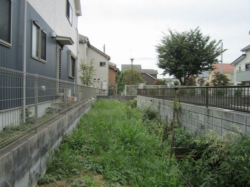 鎌倉パスタ駐車場脇