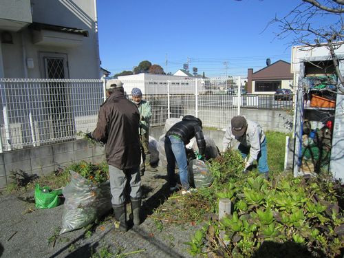 鎌倉パスタ駐車場脇