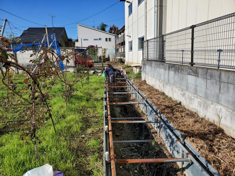 アゼリア駐車場脇